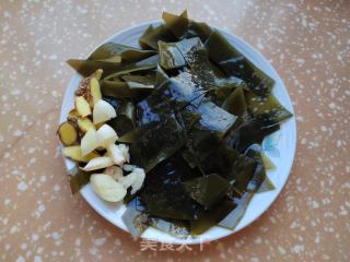 海帶燒土豆的做法步驟：2