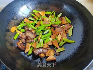 醬肉炒線椒豆干的做法步驟：6