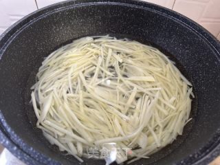 魚香土豆絲的做法步驟：2