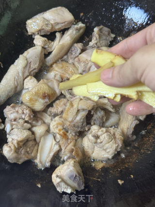 鹿茸菇燜雞的做法步驟：6