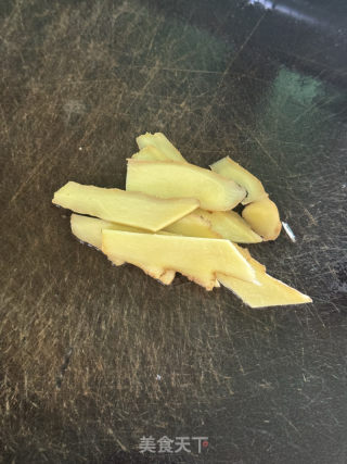 鹿茸菇燜雞的做法步驟：3