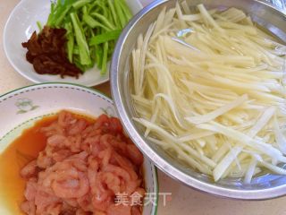 魚香土豆絲的做法步驟：1