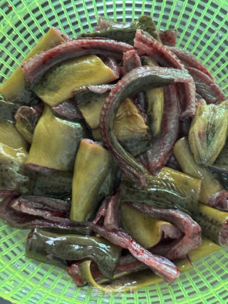 蒜粒爆炒鱔魚的做法步驟：2