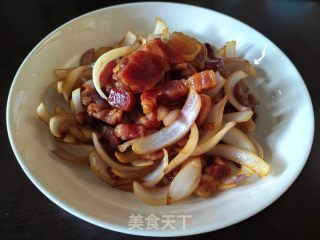 洋蔥炒臘肉的做法步驟：7