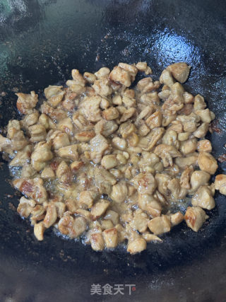 洋蔥炒雞腿肉的做法步驟：6