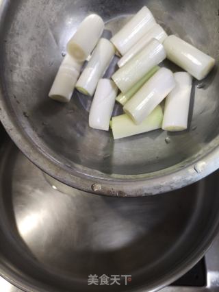 黑椒海鹽煎大蔥的做法步驟：3