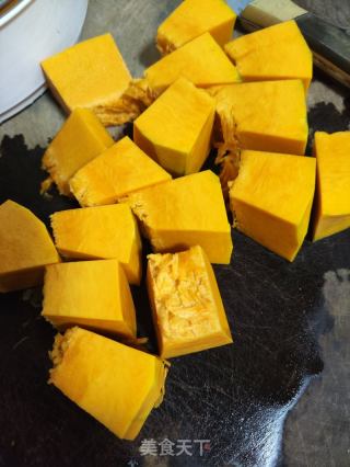 南瓜小米粥的做法步驟：1