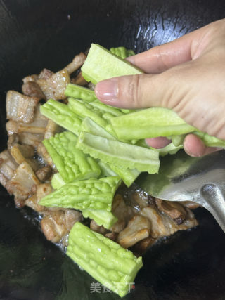 五花肉苦瓜煲的做法步驟：8