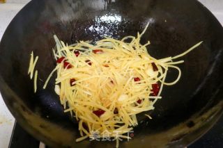 酸辣土豆絲的做法步驟：5