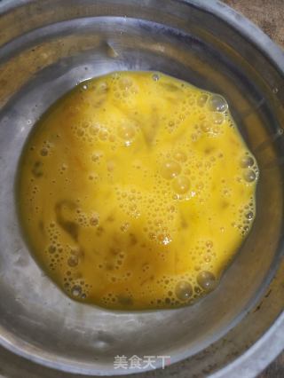 大蔥煎雞蛋的做法步驟：2
