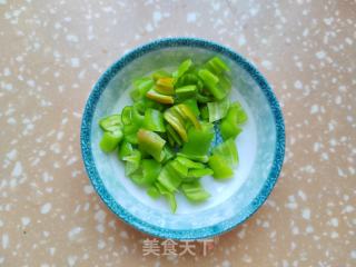 酸豆角炒蛋的做法步驟：3