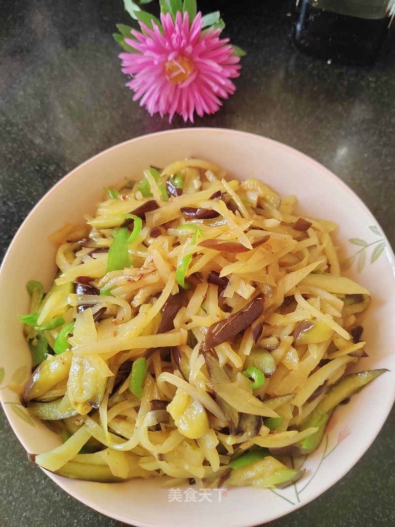 土豆絲炒茄子絲尖椒絲的做法