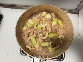 蘑菇滑雞黃瓜蛋料理的做法步驟：7