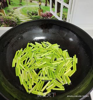蒜苔炒元蔥的做法步驟：1