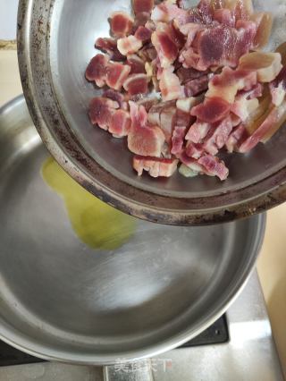 洋蔥炒臘肉的做法步驟：4