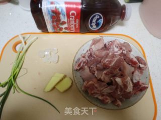蔓越莓汁燒排骨的做法步驟：1