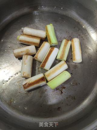 黑椒海鹽煎大蔥的做法步驟：4