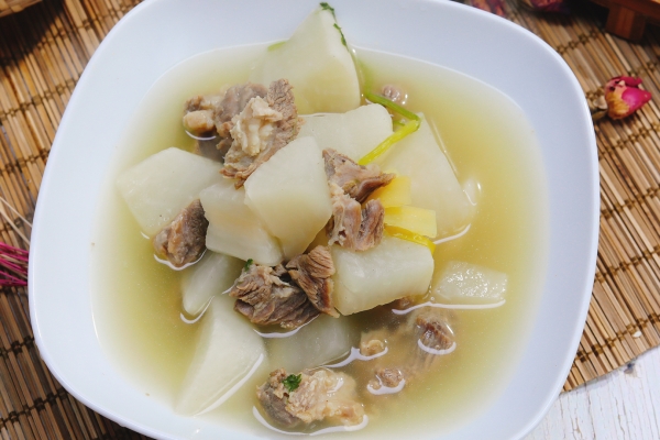 喝羊肉湯會(huì)胖嗎